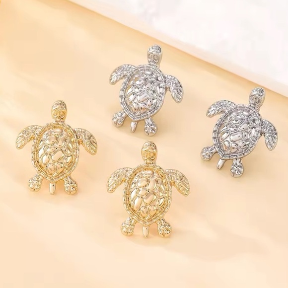 Sea Turtle Silver Stud Earrings - Picture 8 of 14
